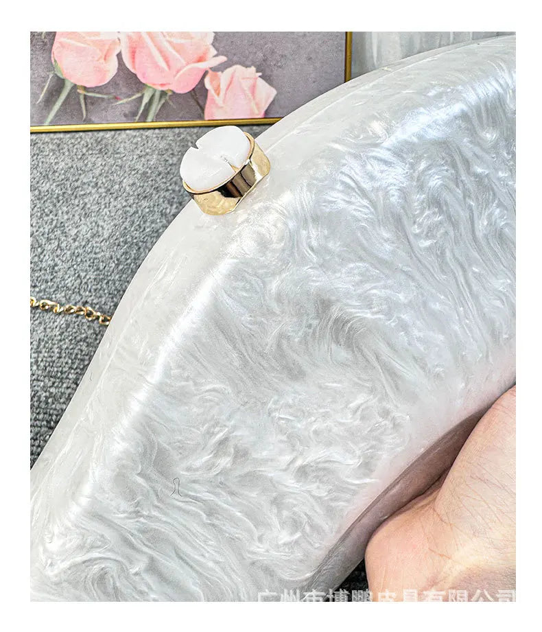 2024 outono nova moda acrílico portátil noite banquete saco de ondulação de água padrão deformado pedra ombro único inclinação cruz